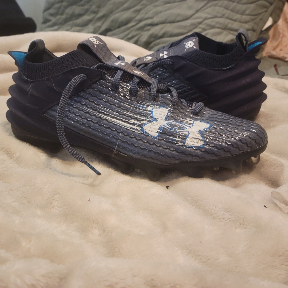 Under Armour Mens Black and Blue Soccer Cleats